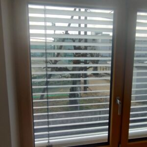 木製の枠はデザイン的にも綺麗